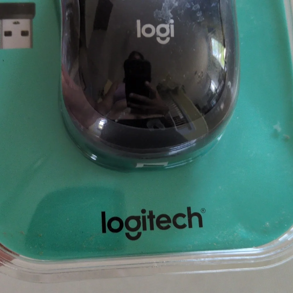 Logitech M185 Wireless Mouse -